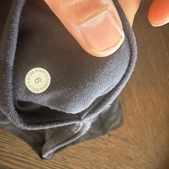 Lululemon Athletica CAMO Joggers size 6 - Picture 3 of 3